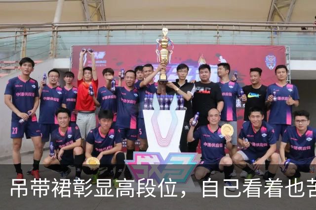 吊带裙彰显高段位，自己看着也苦恼 ！